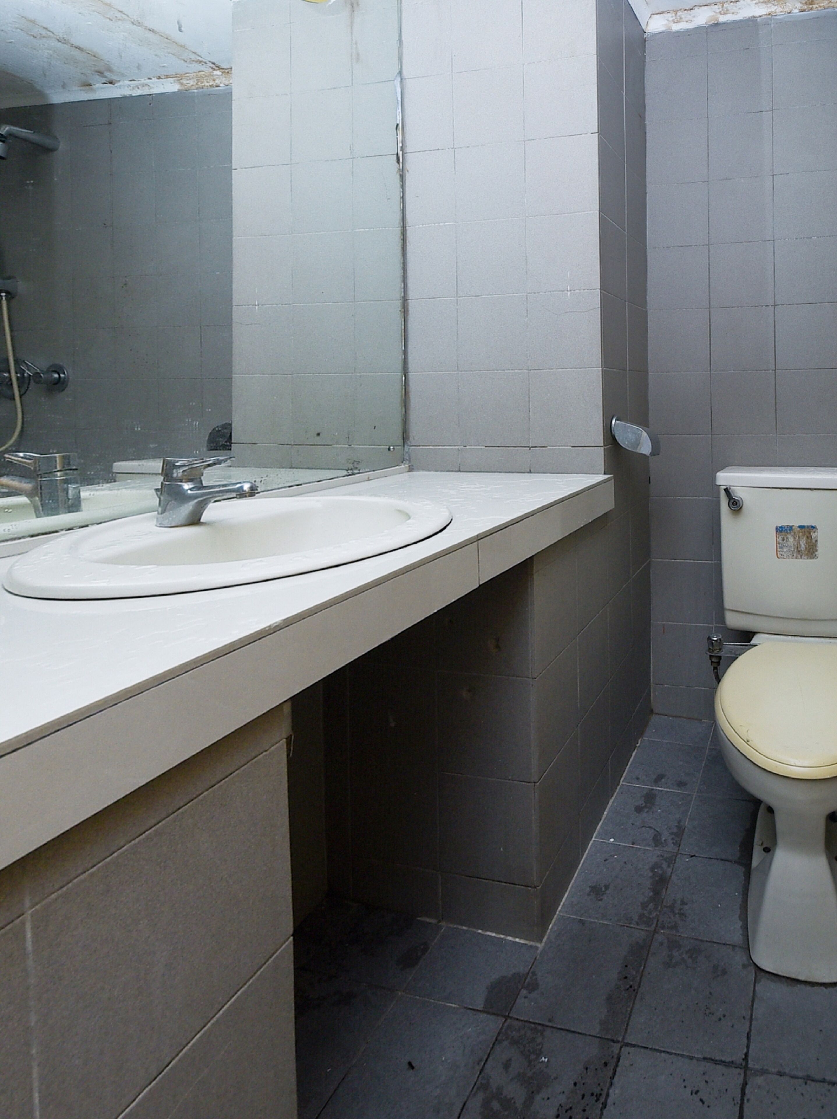 shower, free toiletries, towels