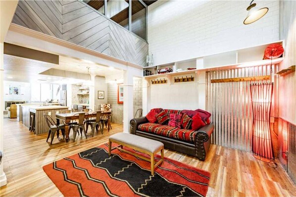 Condo, 2 Bedrooms | Living room