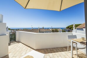 Outdoor dining - CASAS DA PRAIA (Faro)