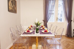 Luxury Apartment | Dining room - New York Palace View Apartment (Budapest)