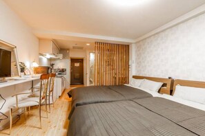 Habitación, no fumadores | Tabla de planchar con plancha, wifi gratis, ropa de cama