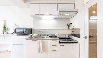 客房, 无烟房 | 私人简易厨房 | 冰箱、微波炉、炉灶、电热水壶