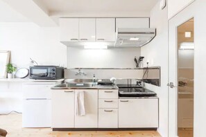 Room, Non Smoking | Private kitchenette | Fridge, microwave, stovetop, electric kettle