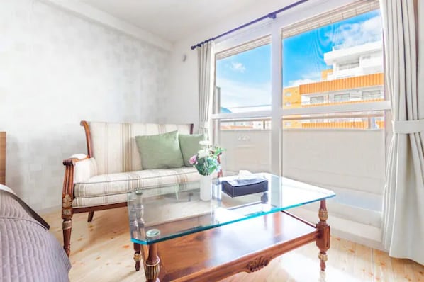 Habitación, no fumadores | Tabla de planchar con plancha, wifi gratis, ropa de cama