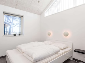 House | 3 bedrooms, bed sheets