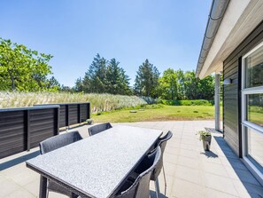 House | Outdoor dining - Luxurious Family Retreat in Blavand-by Traum (Blavand)