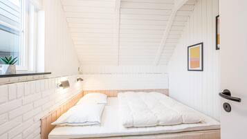 House | 3 bedrooms, individually furnished, bed sheets