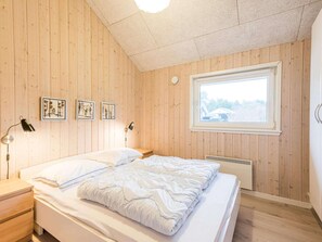 Room - 6 Person Holiday Home in Blavand (Blavand)