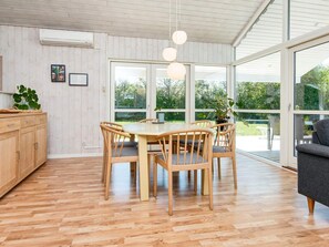 House | Dining - Holiday Home in Tarm (Tarm)