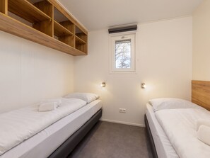 Chalet | 3 bedrooms, individually furnished - Modern Chalet Near Forest (Gasselternijveen)