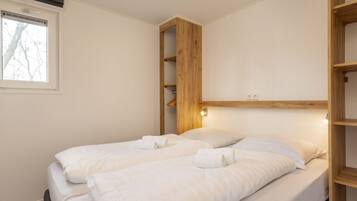 3 bedrooms, individually furnished