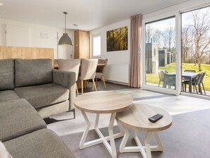 Chalet | Living area - Modern Chalet Near Forest (Gasselternijveen)