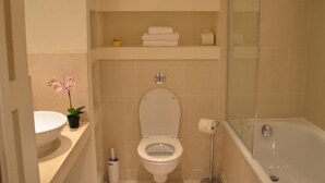 Towels - Comfortable Apartment in London With Balcony (London)