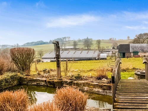 Cottage in Vaux-sur-sure With Garden