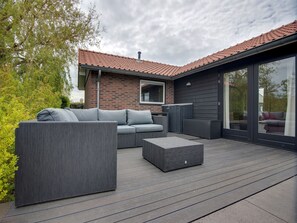 House | Balcony - Holiday Home in Kattendijke Near National Park (Kattendijke)