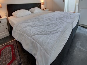 House | 2 bedrooms, individually furnished - Holiday Home in Kattendijke Near National Park (Kattendijke)