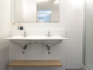 Apartment | Bathroom - Apartment in Den Haag for 5 Person (The Hague)