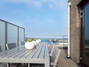 Outdoor dining - Spacious Modern Apartment in Scheveningen (The Hague)