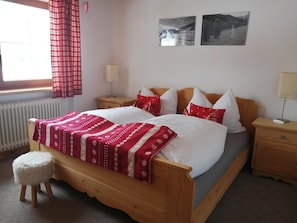 Apartment | 3 bedrooms, bed sheets