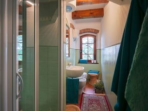 Shower, towels