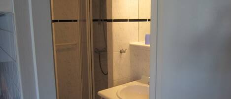 Apartment | Bathroom | Shower