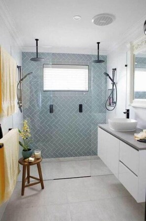 Shower, towels