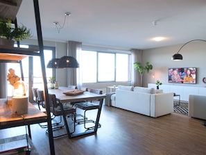 TV - Apartment in Den Haag for 4 Person (The Hague)