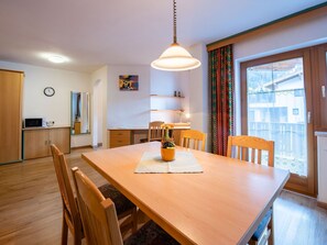 Dining - Lovely Apartment in Wald im Pinzgau With Terrace (Wald im Pinzgau)