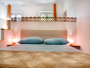 1 bedroom, individually furnished, bed sheets - Charming Vacation House in Countryside (Moncucco Torinese)