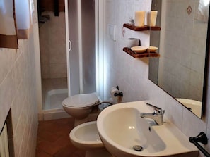Bathroom - Snug Apartment in Casole D'elsa With Garden (Casole d'Elsa)