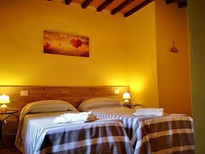3 bedrooms, individually furnished - Snug Apartment in Casole D'elsa With Garden (Casole d'Elsa)