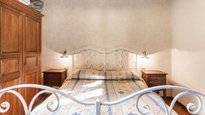 Unclassified image, 3 of 40, button - Sun-kissed Holiday Home in Torgiano With Garden and Pool (Torgiano)