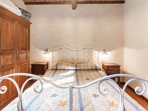 House | 4 bedrooms, individually furnished