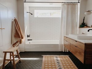 Bathtub, towels - Ideal Holiday Home in Aywaille with Hot Tub, Sauna, Garden (Aywaille)