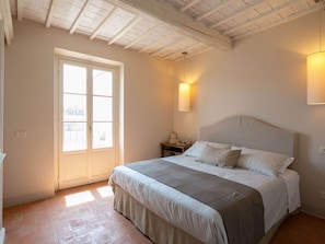 Room - Plush Holiday Home in Cortona with Hot Tub (Cortona)
