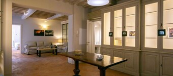 Plush Holiday Home in Cortona with Hot Tub