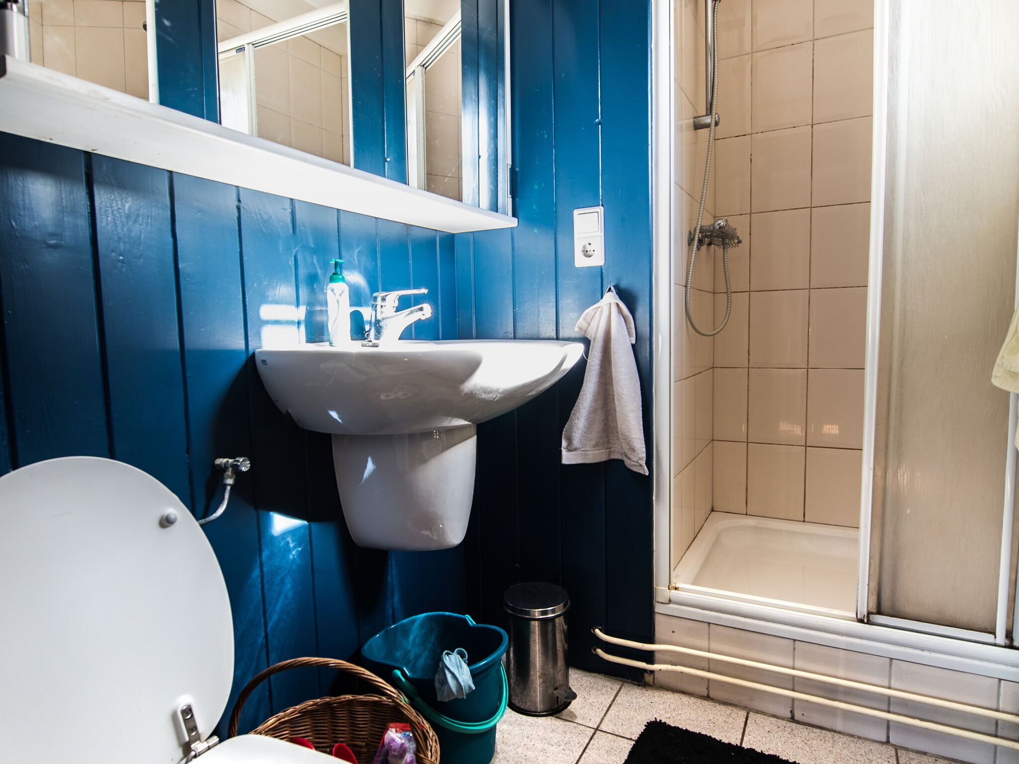 House | Bathroom | Shower, towels