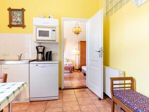 Apartment | Private kitchen - Apartment in Altentreptow With Garden (Altentreptow)