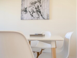 2 bedrooms, bed sheets - Elegant Apartment in Aberdeen near Kingseat, Whitecairns (Aberdeen)