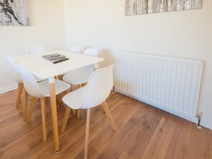 Dining - Elegant Apartment in Aberdeen near Kingseat, Whitecairns (Aberdeen)