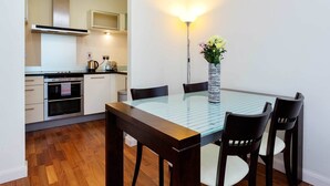 Dining - Riverfront Apartment in London near Museum of London (London)