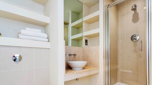 Unclassified image, 4 of 23, button - Riverfront Apartment in London near Museum of London (London)