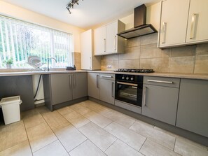 Private kitchen - Lovely Holiday Home in Birmingham near Cadbury World (Birmingham)