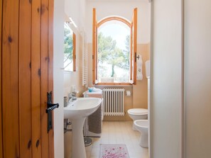 Bathroom - Enchanting Coastal With Views (Pesaro)