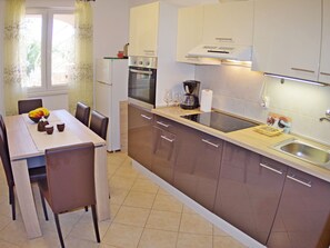 Apartment | Private kitchen - Apartment in Valbandon With Terrace (Fazana)