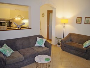 Apartment | Living area - Apartment in Valbandon With Terrace (Fazana)