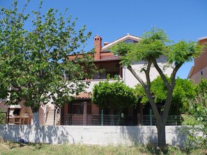 Apartment | Exterior - Apartment in Valbandon With Terrace (Fazana)