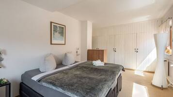 1 bedroom, individually furnished