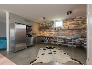 Fridge, microwave, dishwasher, coffee/tea maker