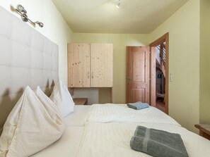 3 bedrooms, bed sheets